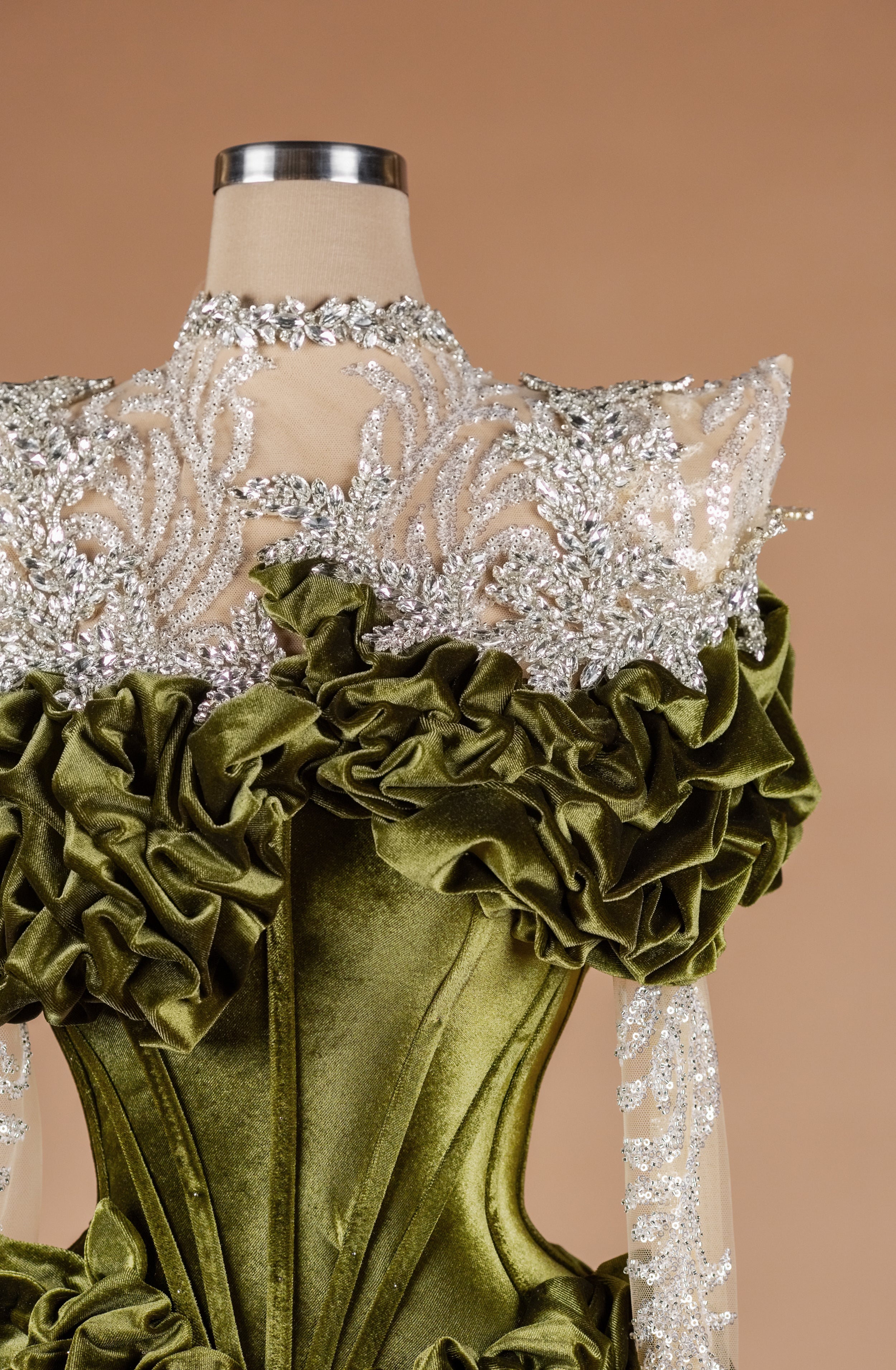 Verdant Laurel Tapestry