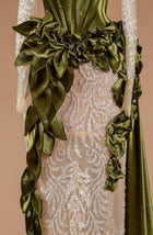 Verdant Laurel Tapestry