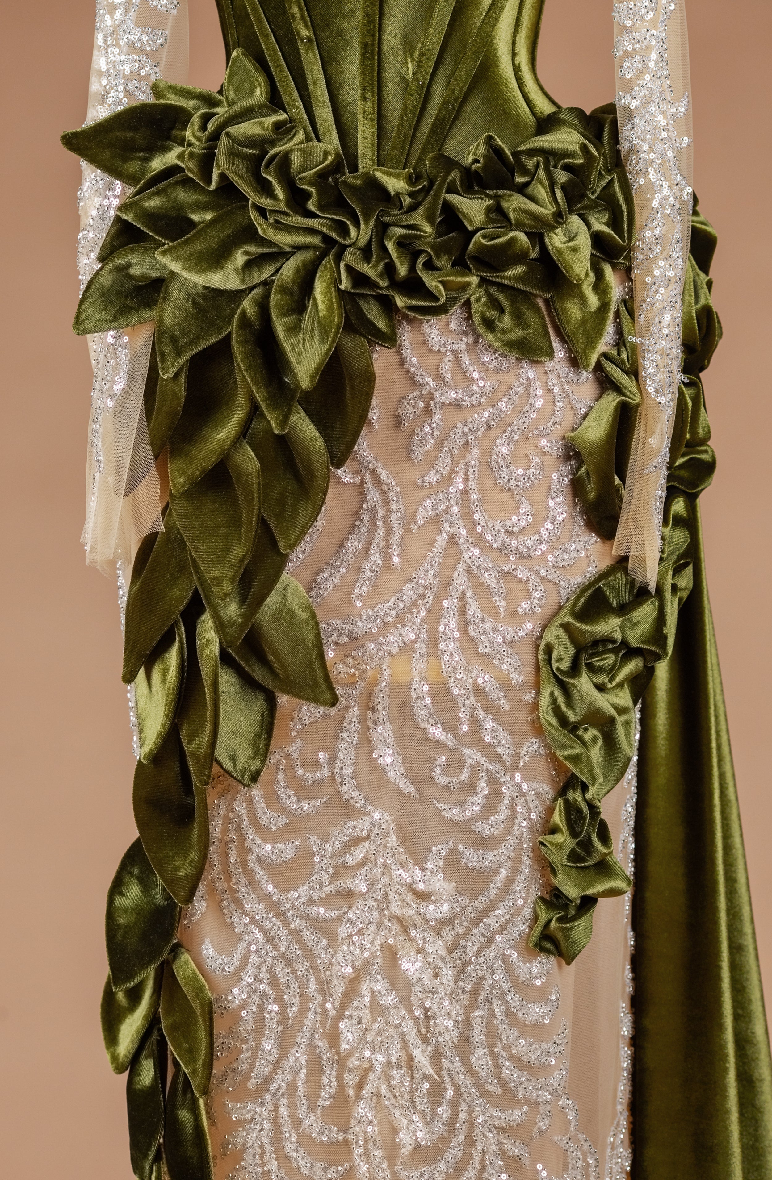 Verdant Laurel Tapestry