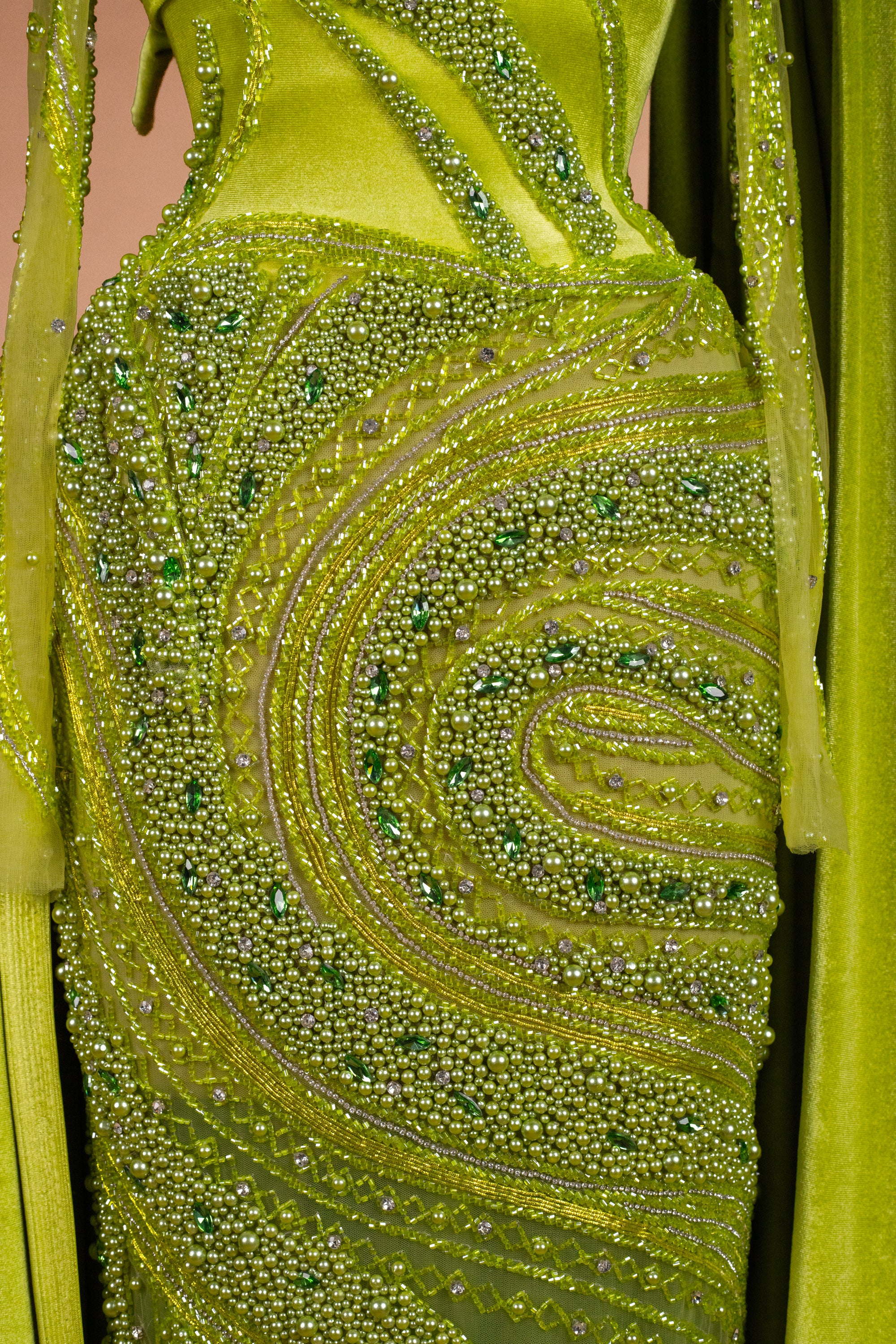 Sihëna أحلام اليقظة الحمضية — lime high-neck long-sleeve mermaid فستان سهرة