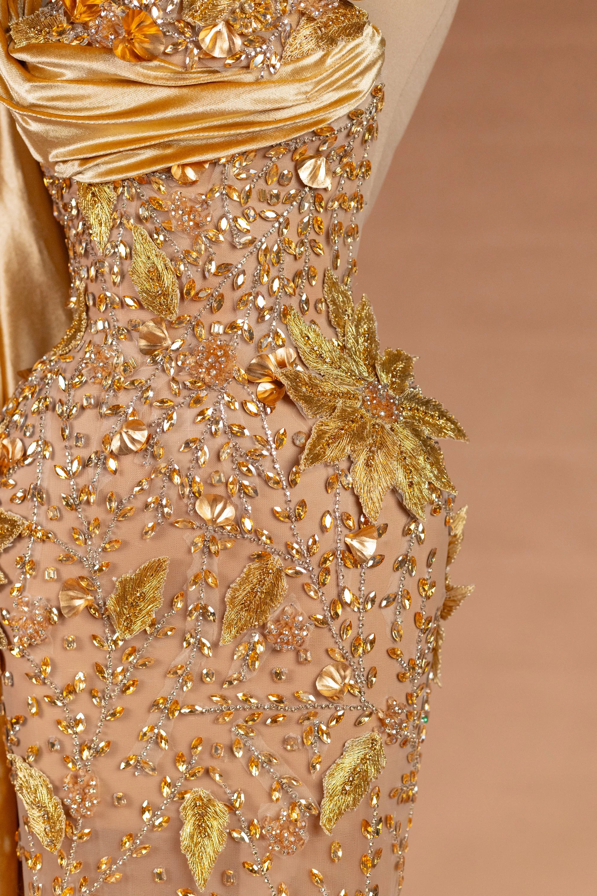 Sihëna رَوْضَةُ العَسْجَد — gold strapless sleeveless column evening dress