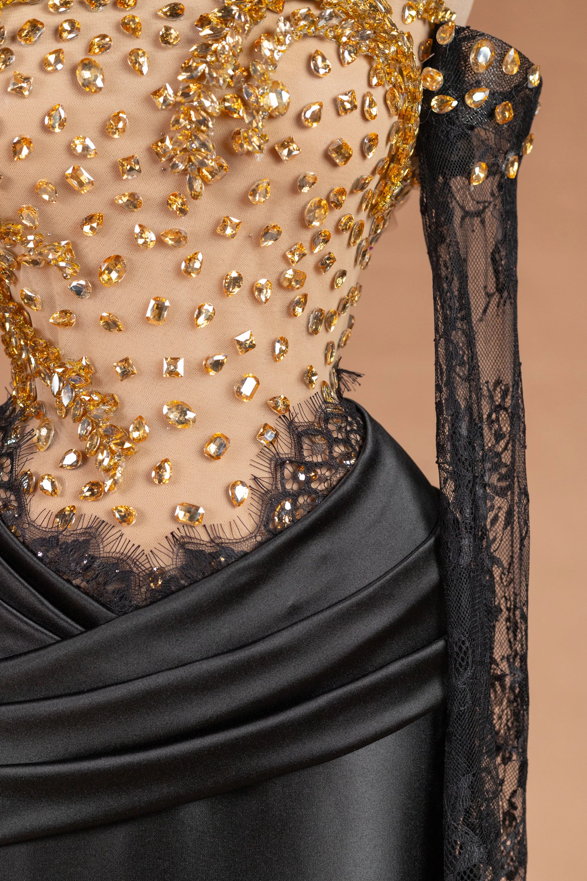 Sihëna جمرُ الأصيل — black square off-shoulder column evening dress