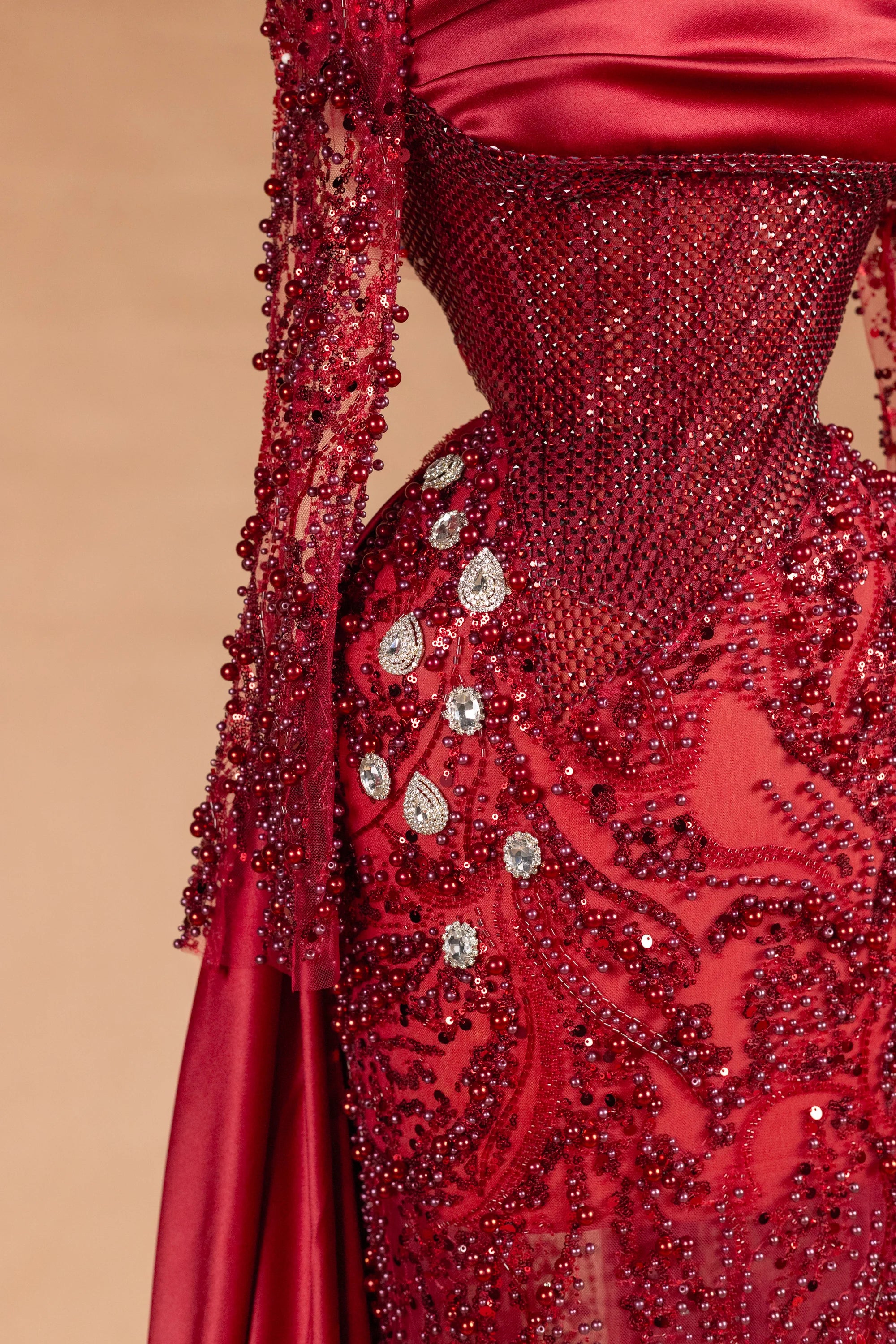 Sihëna عقيق المساء — crimson high-neck long-sleeve column evening dress