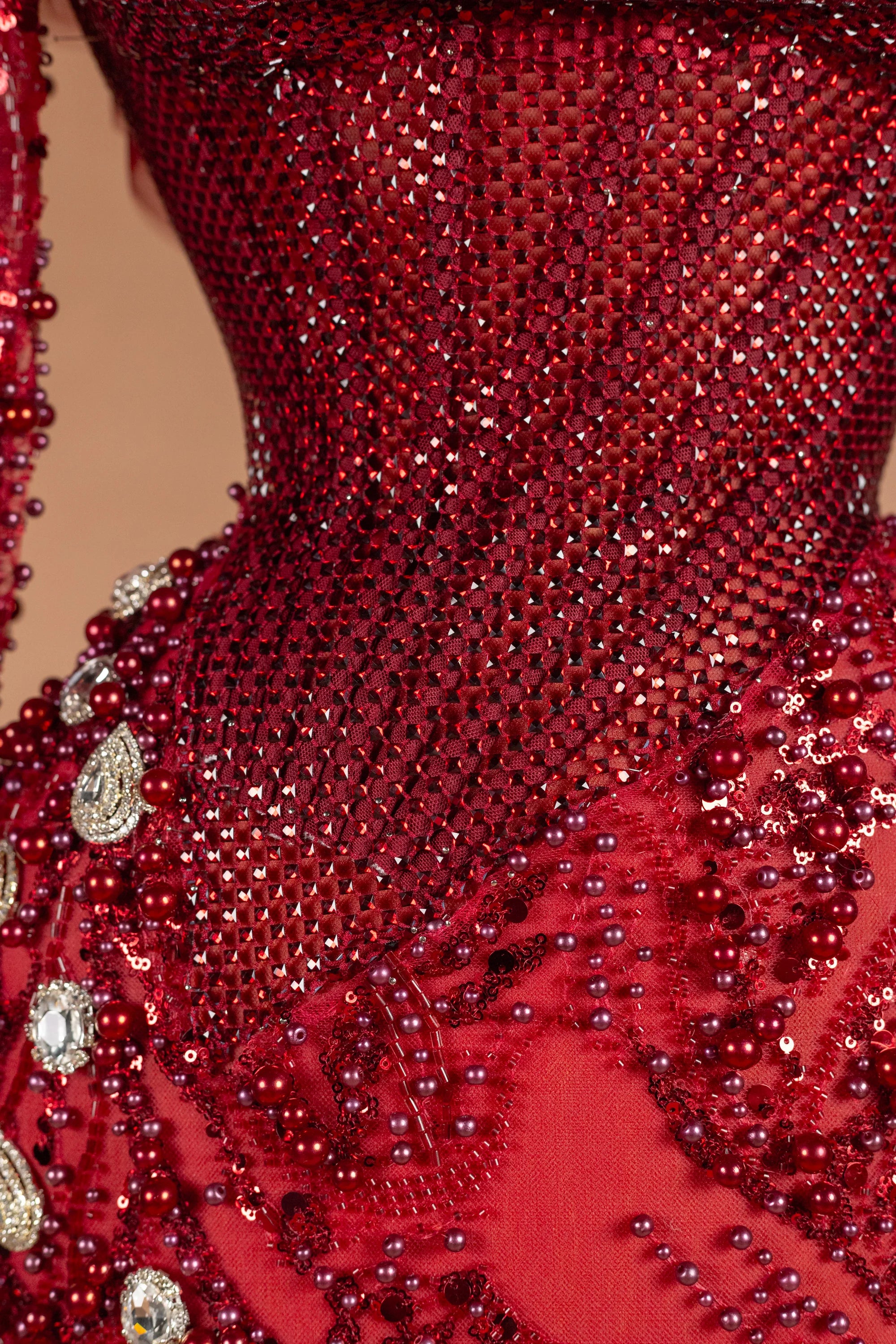 Sihëna عقيق المساء — crimson high-neck long-sleeve column evening dress