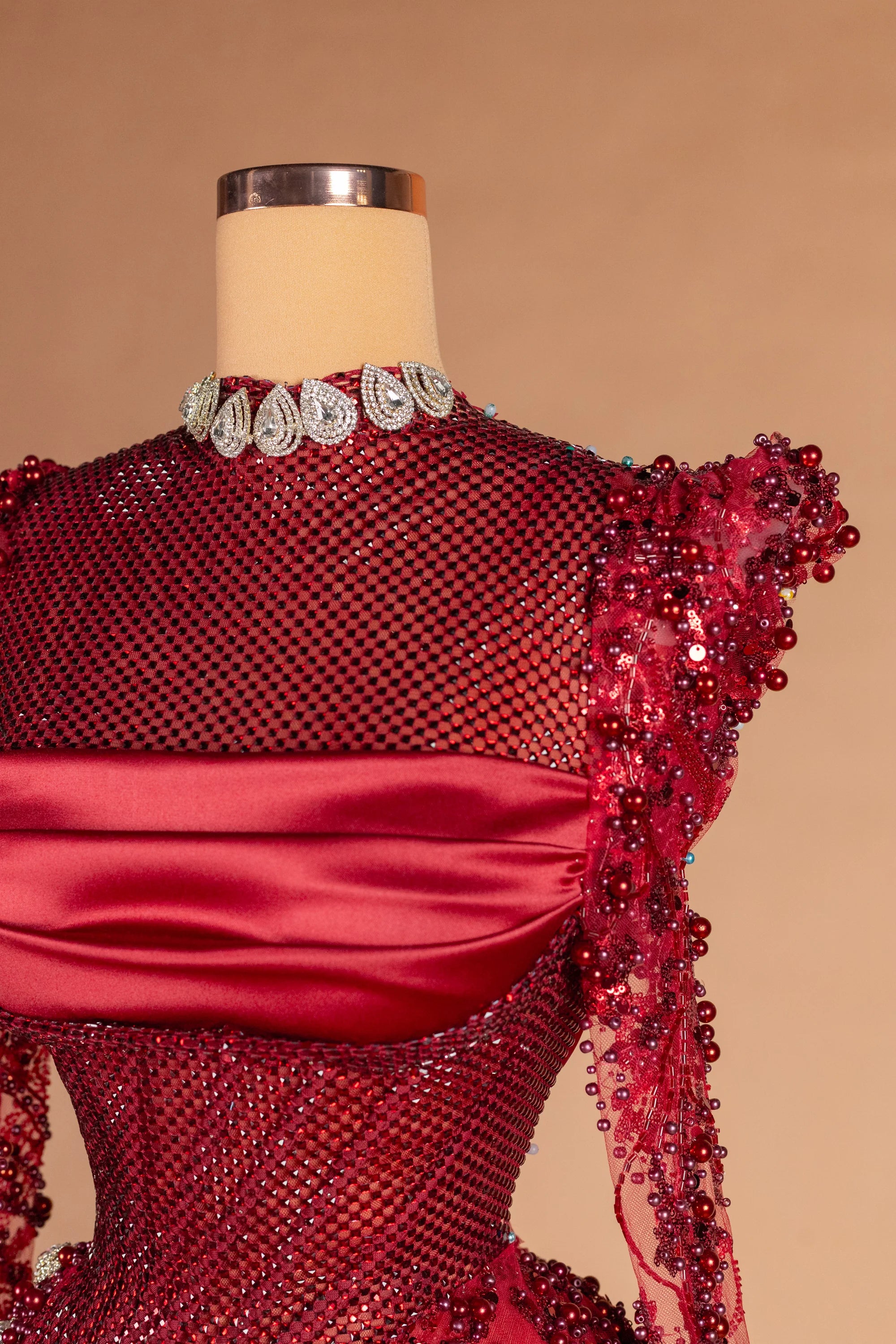 Sihëna عقيق المساء — crimson high-neck long-sleeve column evening dress