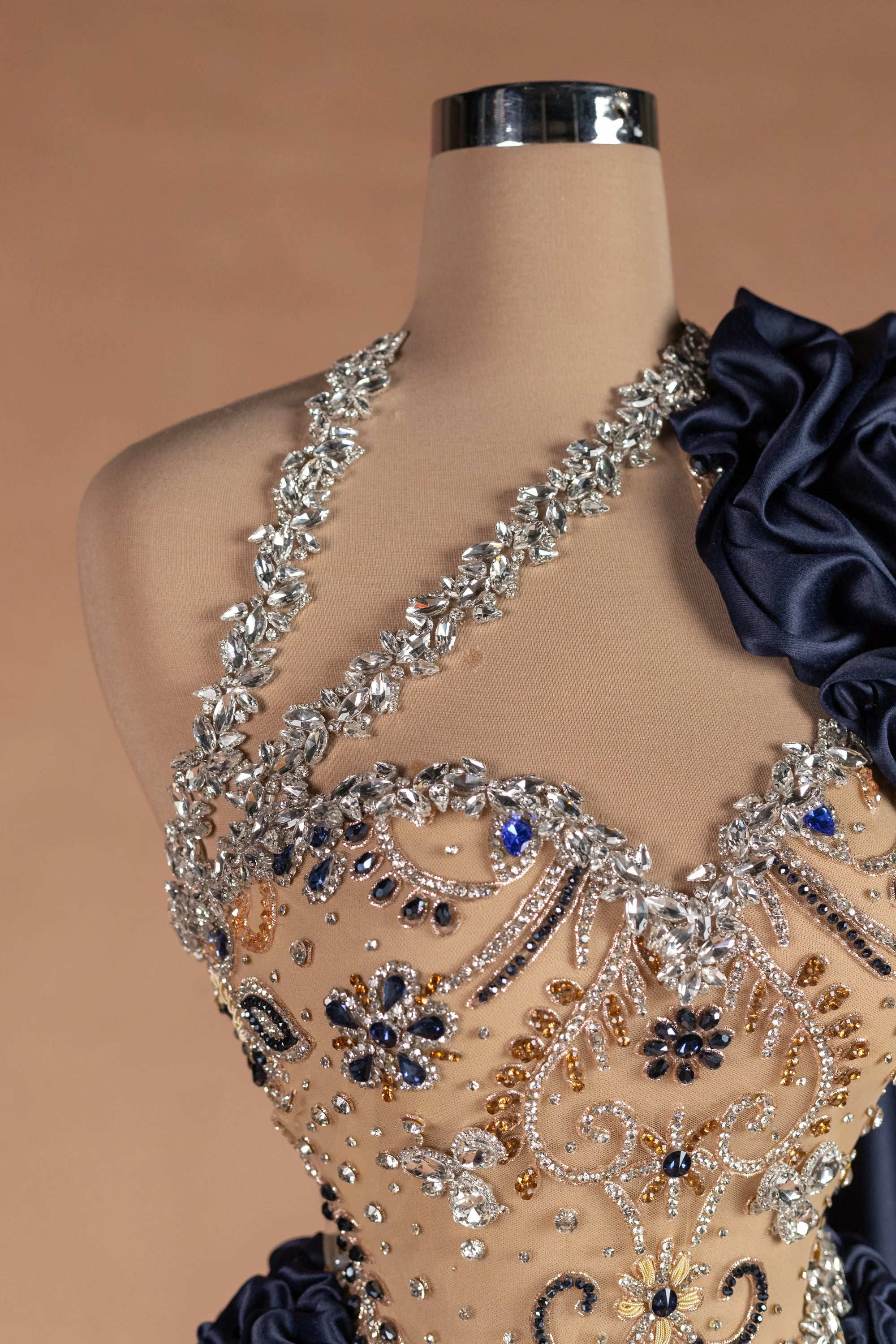 Sihëna وردة المداد — navy asymmetric sleeveless column evening dress