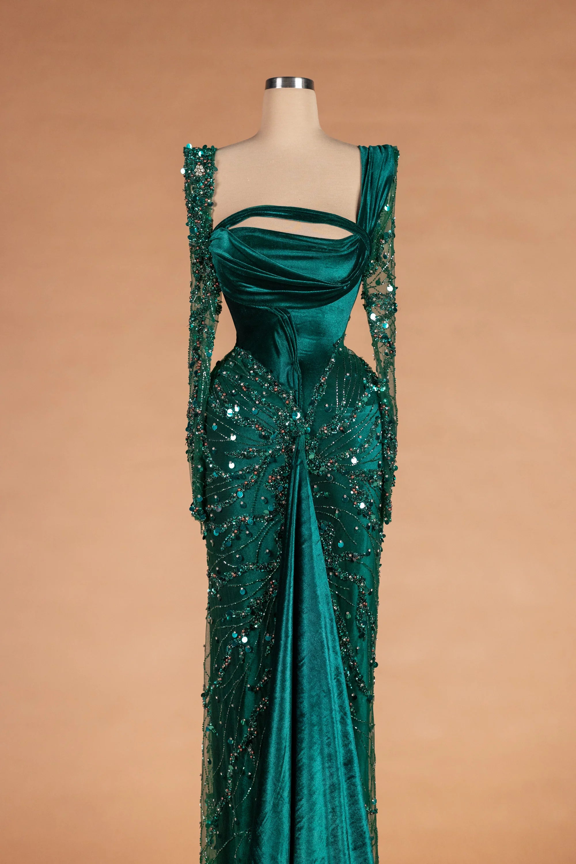 Sihëna معزوفةُ الملكيت — emerald square long-sleeve column evening dress
