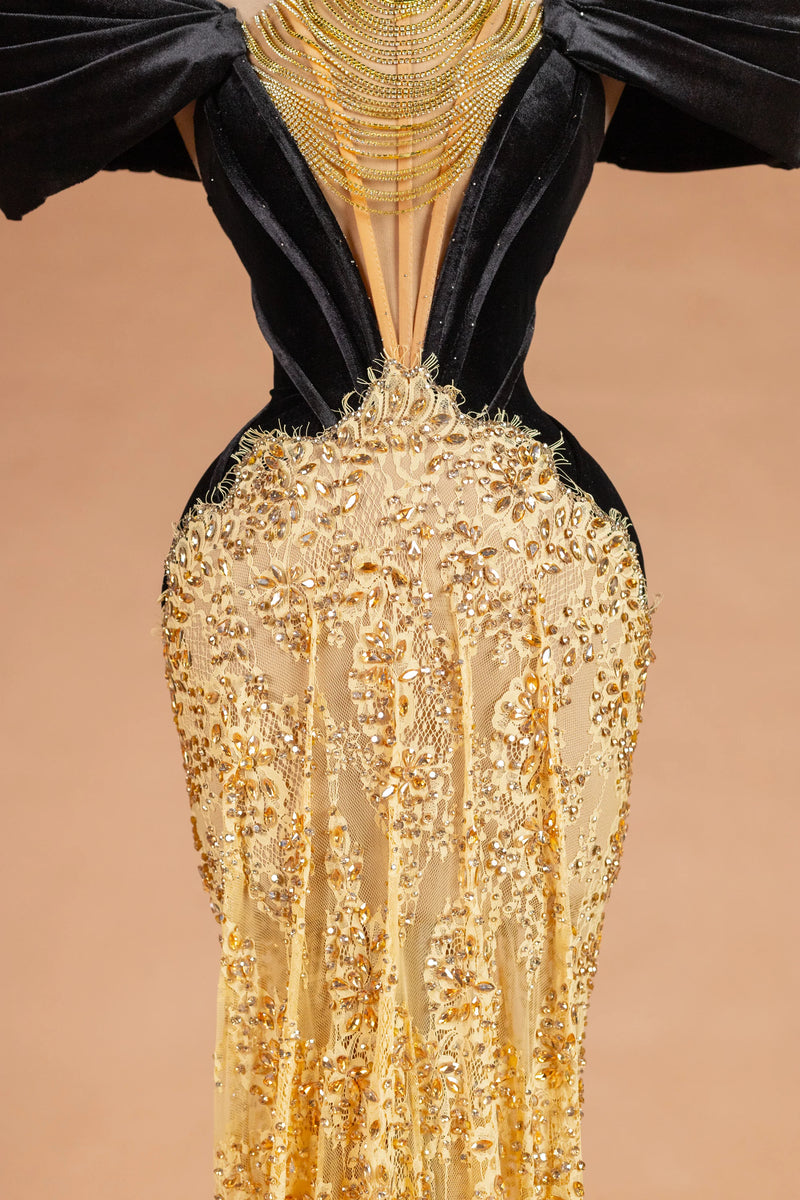 Sihëna عِقْدُ الليلِ الذهبيّ — gold v-neck off-shoulder mermaid evening dress