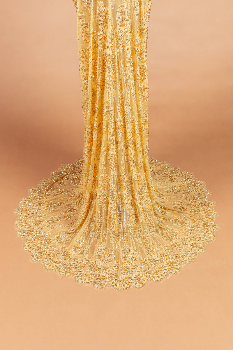 Sihëna عِقْدُ الليلِ الذهبيّ — gold v-neck off-shoulder mermaid evening dress