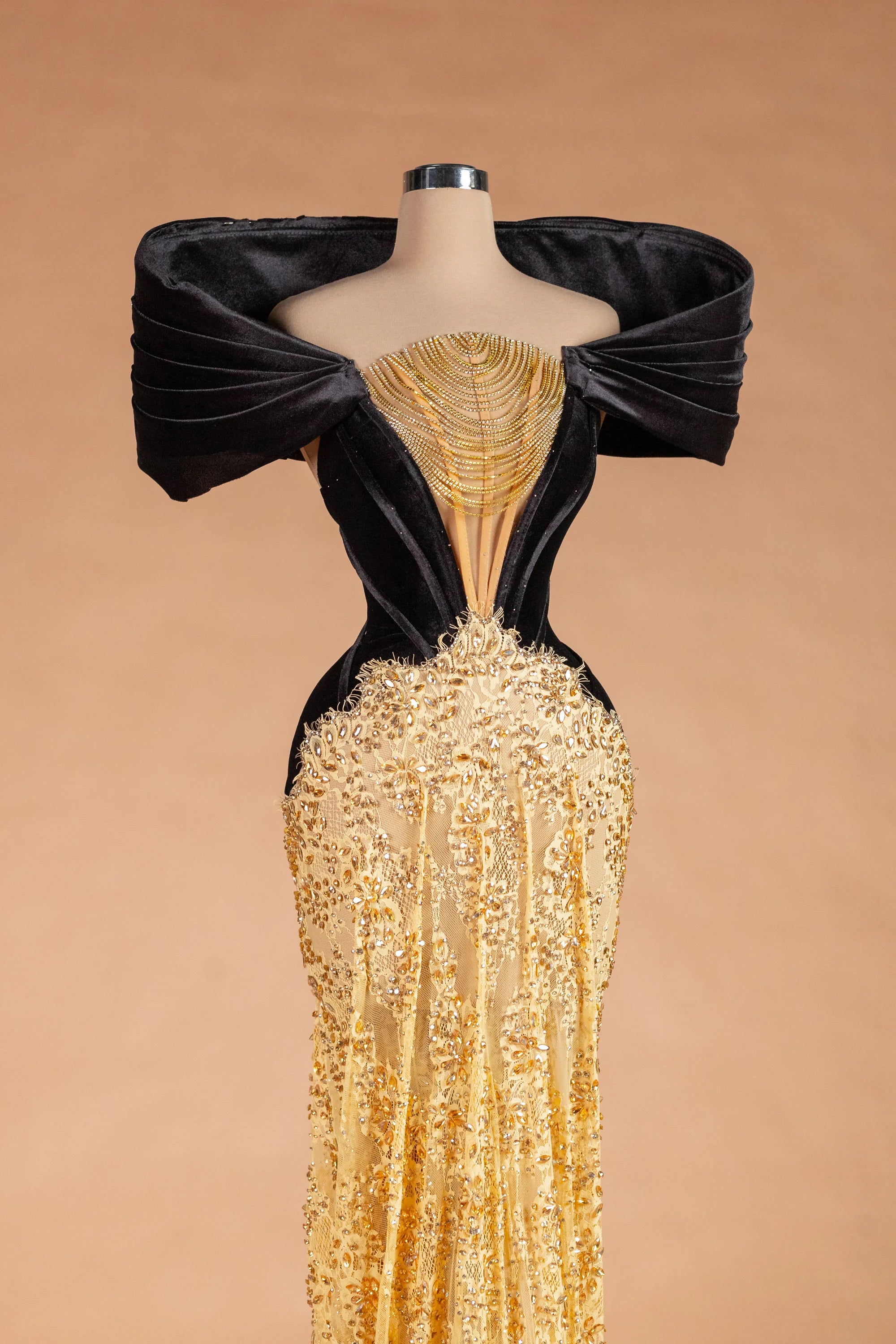 Sihëna عِقْدُ الليلِ الذهبيّ — gold v-neck off-shoulder mermaid evening dress