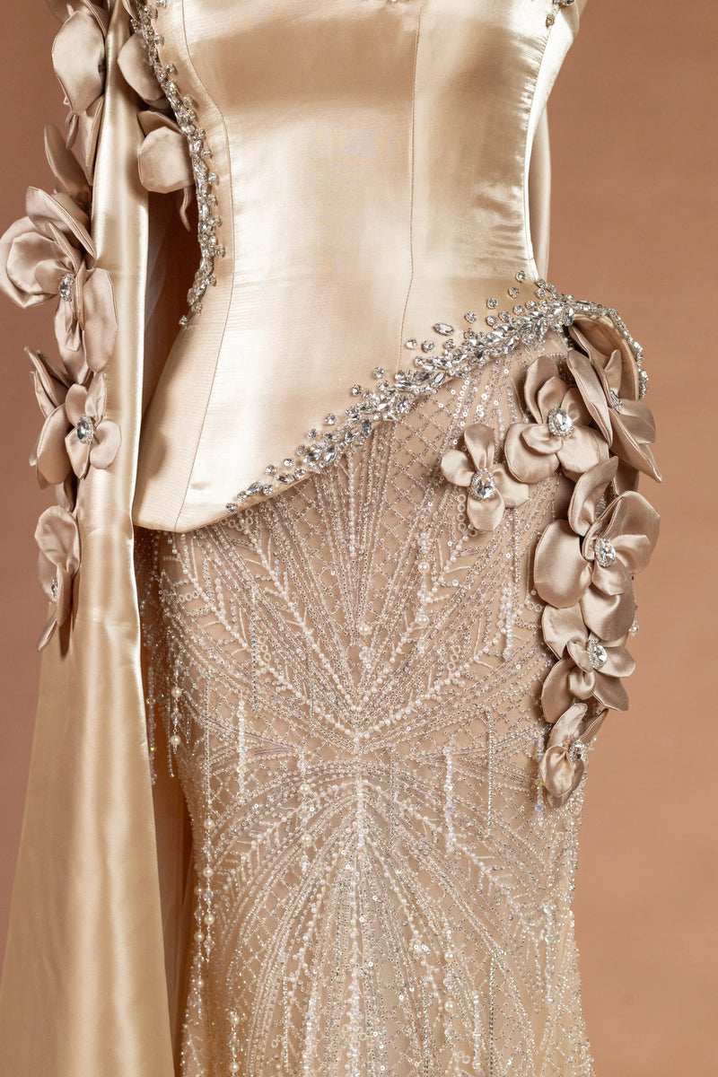 Sihëna أوركيدُ الشمبانيا — champagne asymmetric sleeveless column evening dress