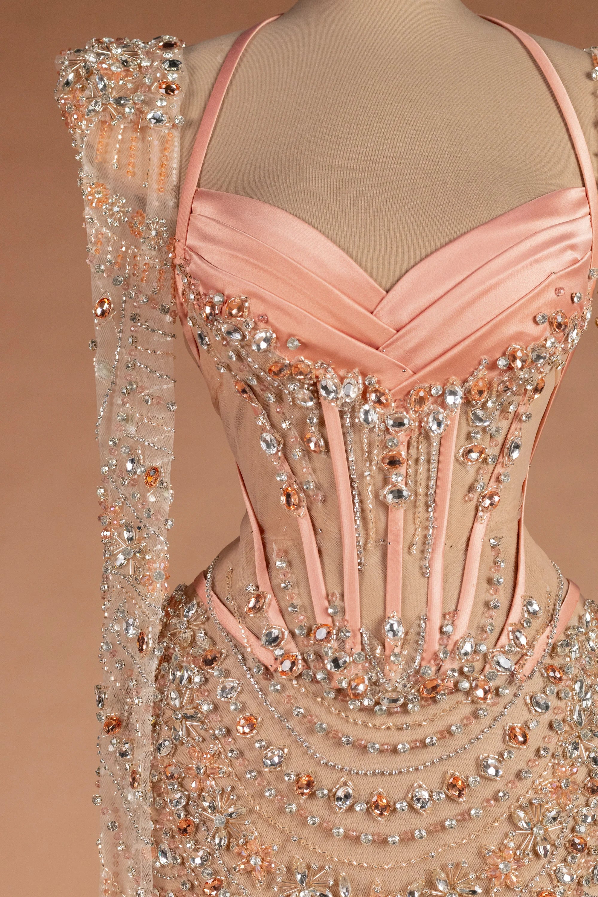 Sihëna قلائدُ الفاوانيا — blush sweetheart long-sleeve sheath evening dress