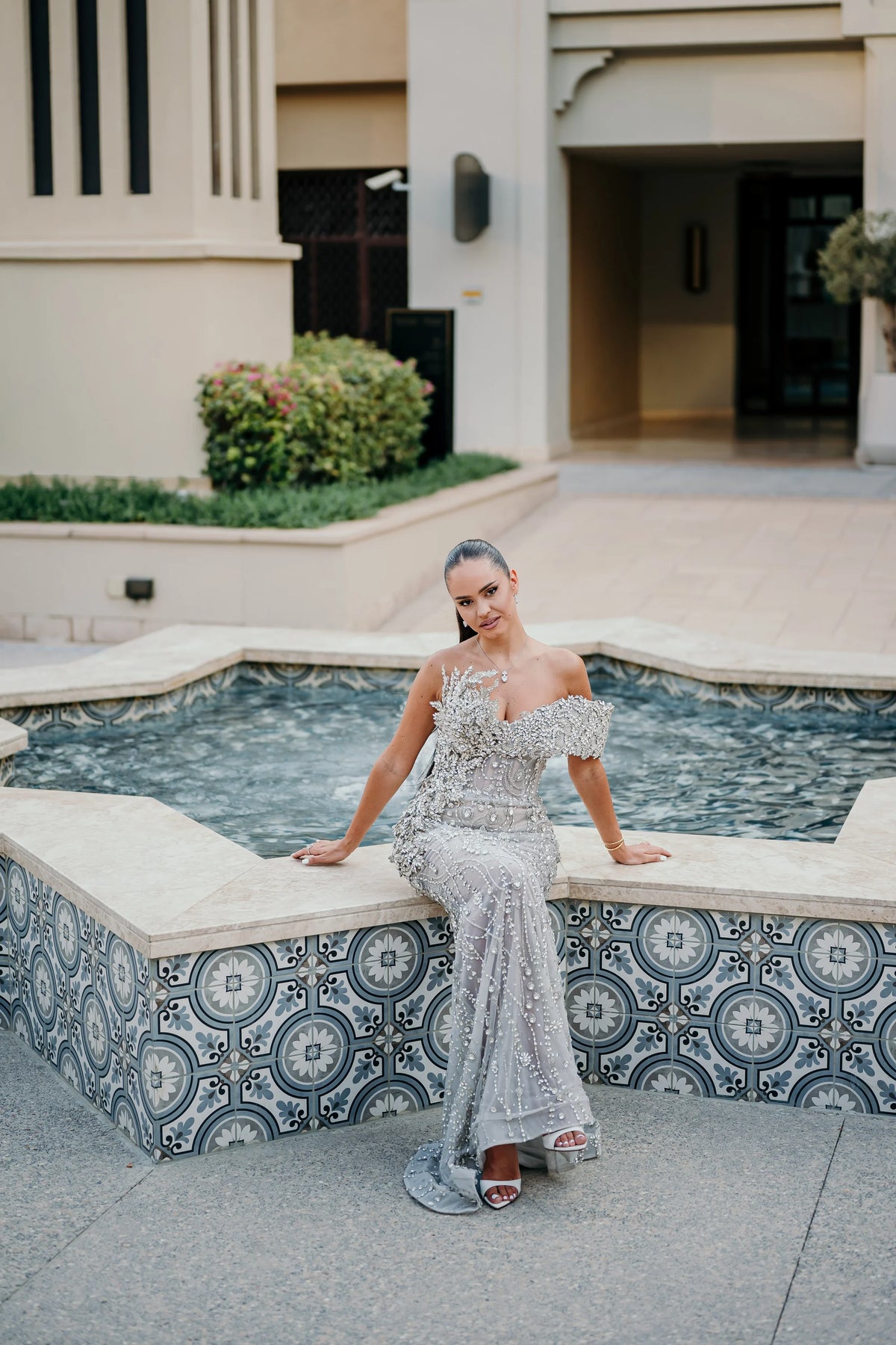 Sihëna Platinum Aigrette — silver sweetheart off-shoulder column evening dress