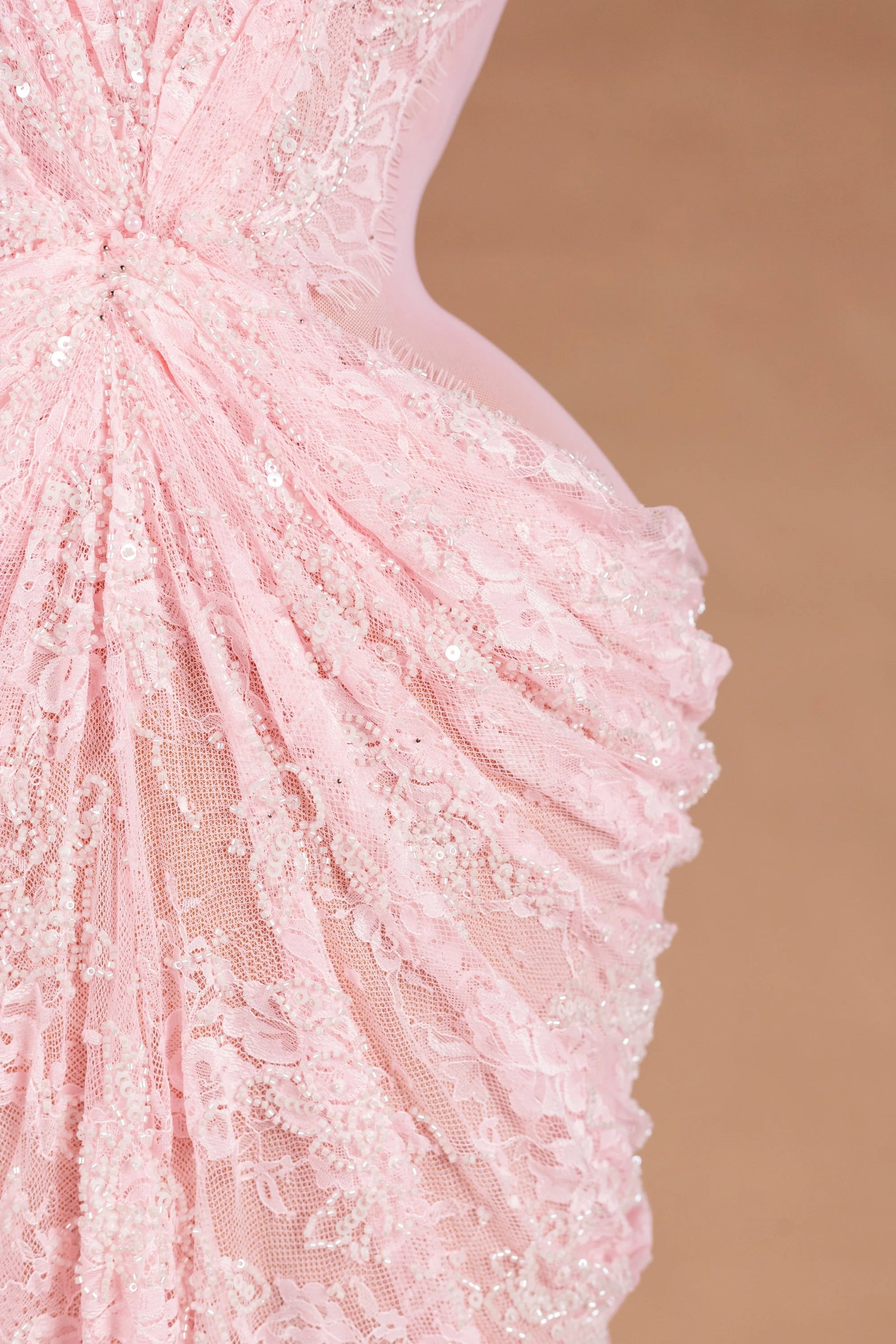 Sihëna رذاذ ماء الورد — pink strapless sleeveless sheath evening dress
