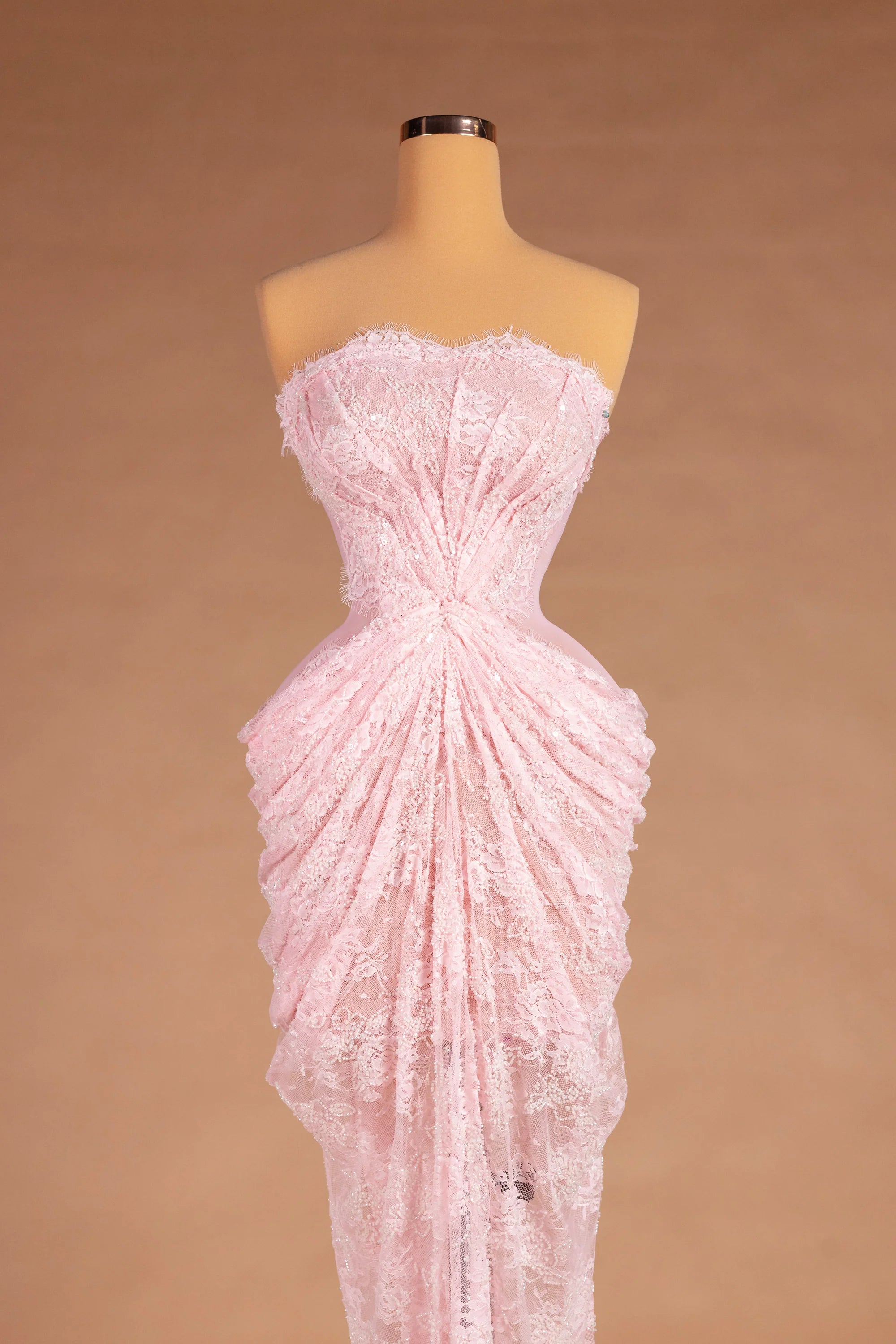 Sihëna رذاذ ماء الورد — pink strapless sleeveless sheath evening dress