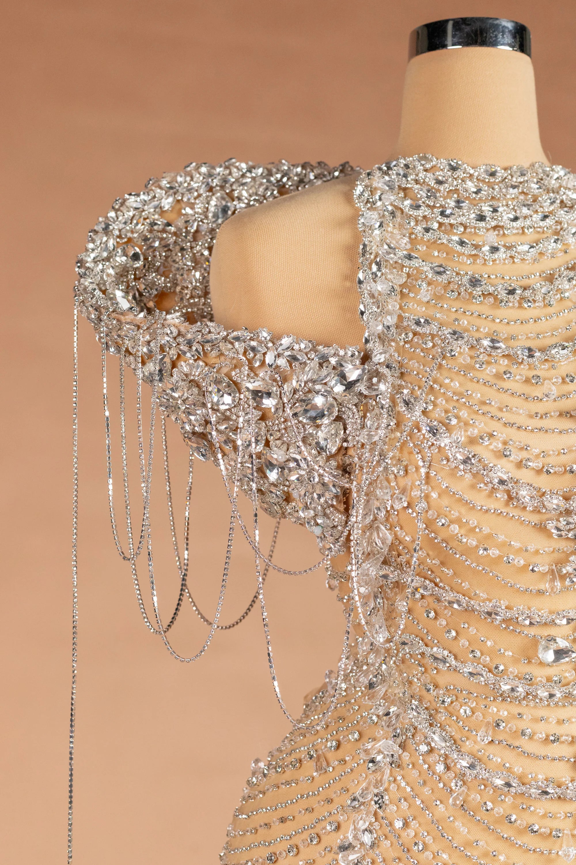 Sihëna قَلائِدُ التُّوباز — champagne high-neck sleeveless column evening dress