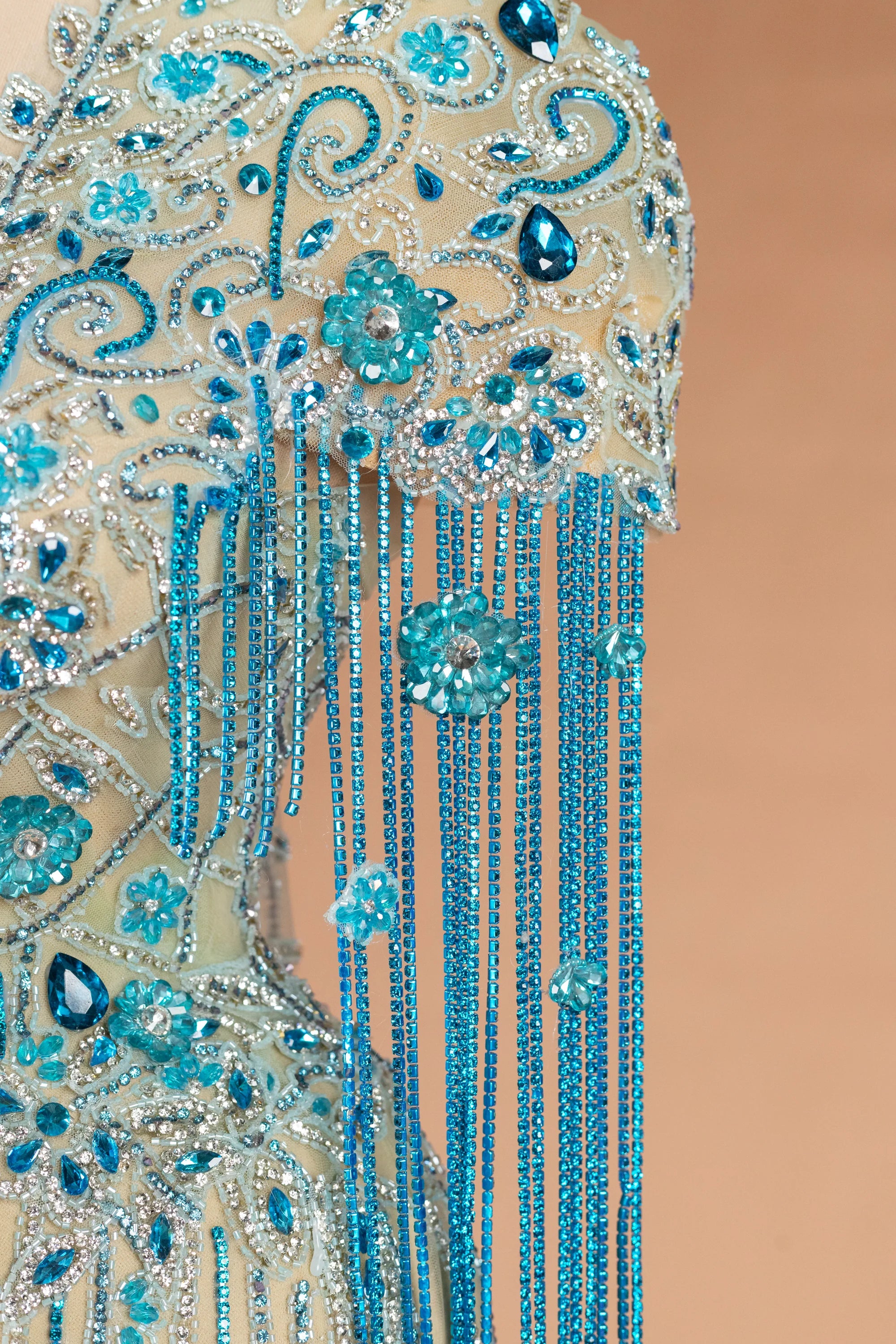 Sihëna مطر الفيروز — teal v-neck short-sleeve column evening dress
