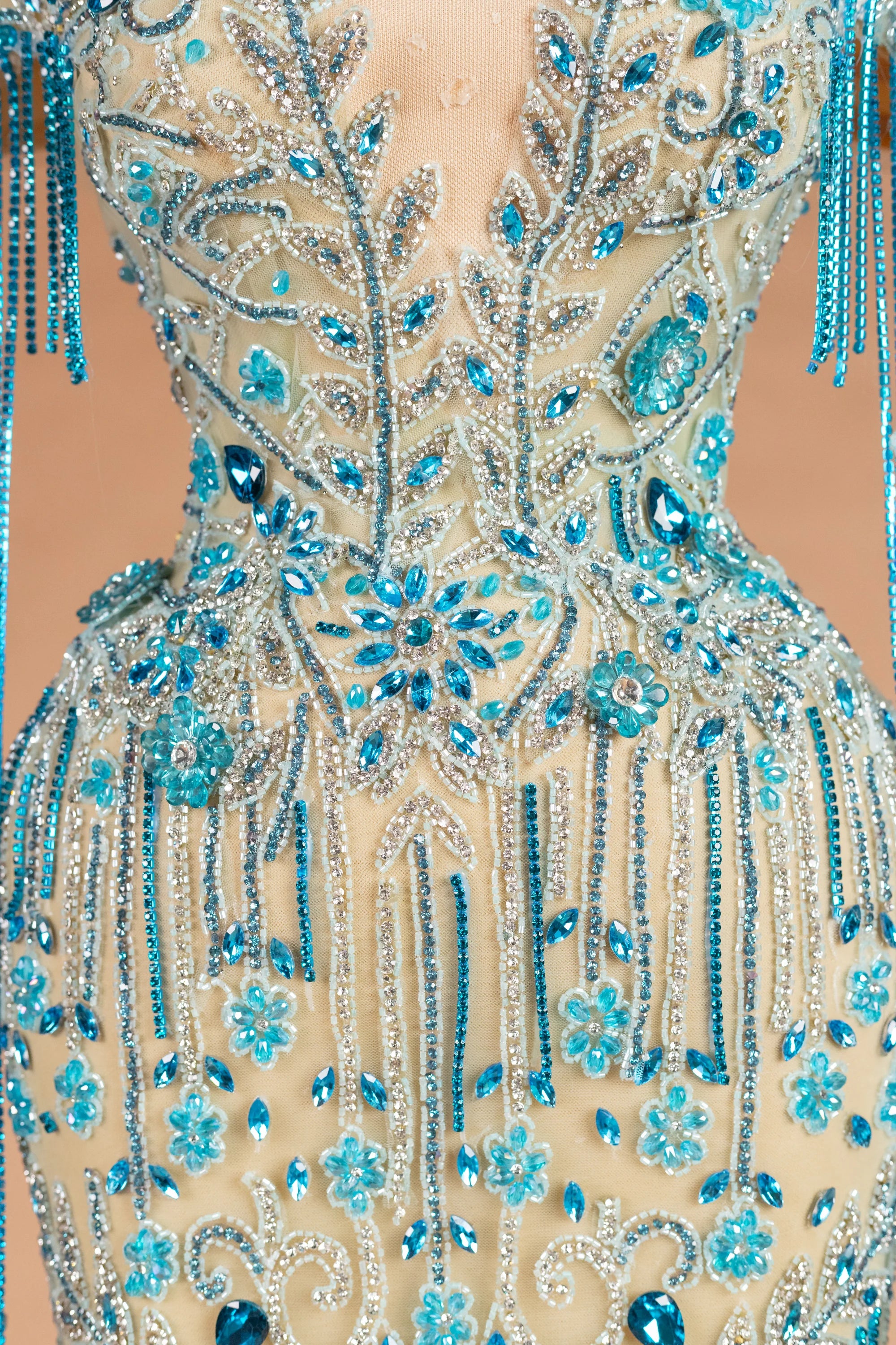 Sihëna مطر الفيروز — teal v-neck short-sleeve column evening dress