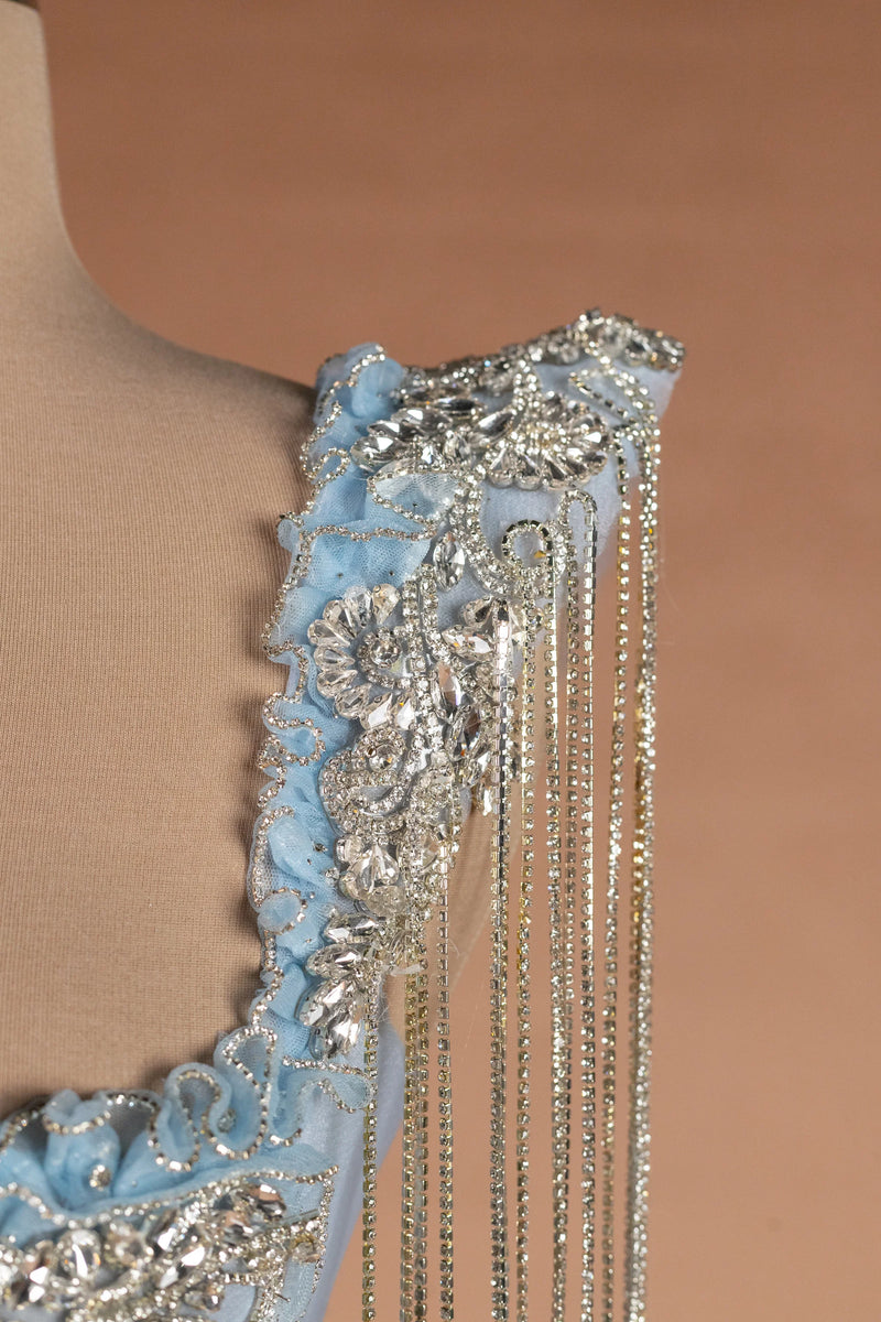Sihëna رقصةُ الجليد — powder-blue v-neck sleeveless mermaid evening dress