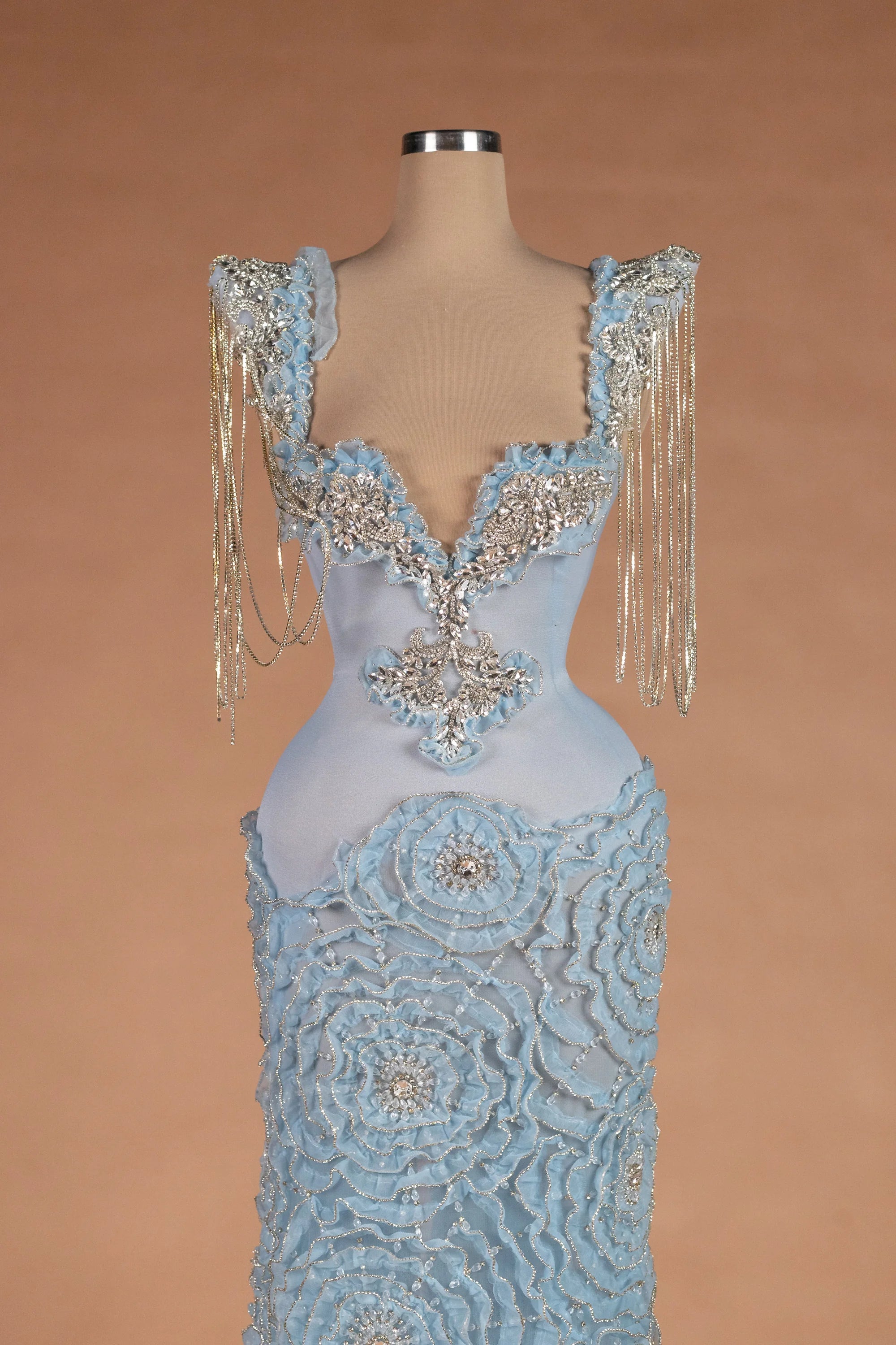 Sihëna رقصةُ الجليد — powder-blue v-neck sleeveless mermaid evening dress